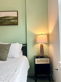 The Hunter: Comfortable • Bright • Amenities! - Image 3