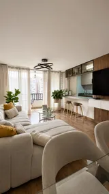 Apartment just a stone's throw from the mall + balcony and view. - Image 3