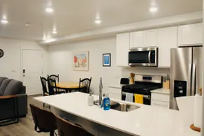 Modern, New Townhouse - Image 4