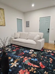 3BR Near Train, Hospitals & Wh Foods | Free Parkin - Image 5