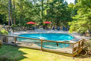 2/2 Poolside Condo Close to Oaklawn Pets Welcome! - Image 2
