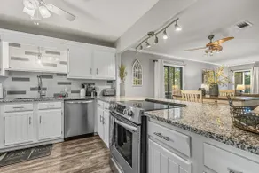 2/2 Poolside Condo Close to Oaklawn Pets Welcome! - Image 5