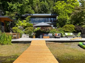 Blue Heron Lakehouse: Lush Waterfront Oasis on Lake Sammamish Near Seattle - Image 3