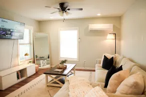 Modern Vintage Gem in Kyle Tx , Near Austin Tx - Image 3
