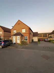 Northampton 2 King Bed SKY TV Driveway Earls Barton - Image 2