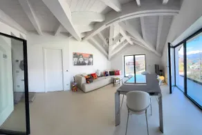 Top floor design apt, 3bd, 2bt! - Image 3