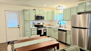 Charming & Stylish | Sleeps 6 - Image 4