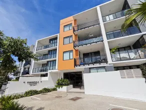 3BR, 2BA Unit & Parking. Common Pool/BBQ GoldCoast - Image 3