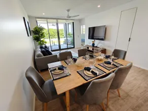 3BR, 2BA Unit & Parking. Common Pool/BBQ GoldCoast - Image 4