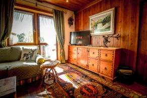 Cortina Wood Home - a short walk from the center - Image 2