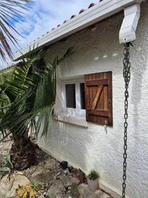 Independent air-conditioned accommodation with exotic garden - Image 2