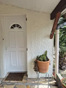 Independent air-conditioned accommodation with exotic garden - Image 5