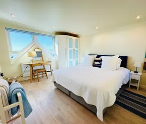 NEW * Beachside* - Luxury 3 bed home Ventnor Beach - Image 2