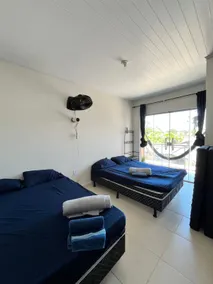 Duplex em Itaúna 4min da Praia que ocorre o WSL, 1min da pista de skate do LS, pracinha com parque infantil, quadra de futebol, tudo isso a 1 min da duplex, perto do comércio, wi-fi super rápido, monitoramento 24hrs - Image 2
