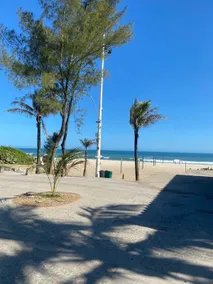 Duplex em Itaúna 4min da Praia que ocorre o WSL, 1min da pista de skate do LS, pracinha com parque infantil, quadra de futebol, tudo isso a 1 min da duplex, perto do comércio, wi-fi super rápido, monitoramento 24hrs - Image 5