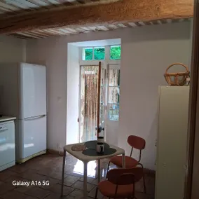 cottages in old 18th century farmhouse - Image 3
