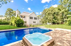 Luxurious Hamptons Home Heated Pool Beach & Shops - Image 2