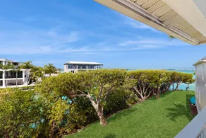 2BR Townhome with ocean views & open porch - Image 2