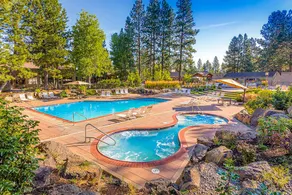 Beautiful condo at Seventh Mountain with shared ho - Image 5