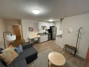 Halifax Commons- Downtown- King Bed- Ground floor! - Image 2