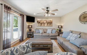 Cozy rural ranch home, sleeps 10 - Image 4