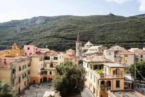 Window on one of the most beautiful villages in Italy-Park - Image 2