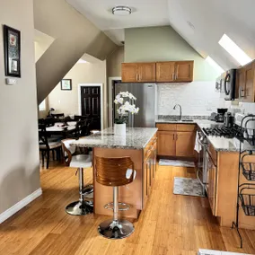 Exclusive South Hill Apartment - Image 4