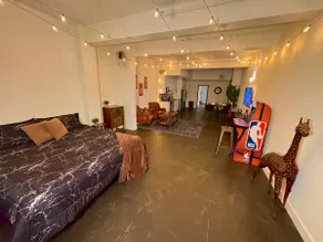 XL HUGE Downtown LA! 420! PS3! NBAJam! KingBed! - Image 2