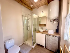 Renovated studio • rope access - Image 3