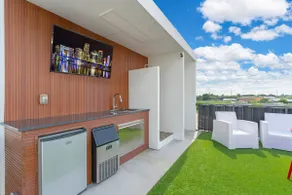 The Luxury 4/3 Sunset View Terrace & Hot Tub Home - Image 4