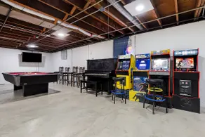 Game House Arcade Pool Ping Pong 3 Beds 2 Bath - Image 2