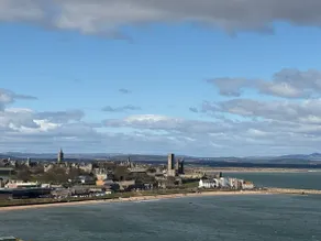 Sea Breeze: Coastal Views in a Beautiful Setting - Image 4