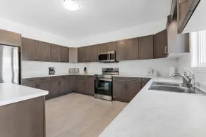 New Luxury Home w/ KING Bed – 5BR Near the Falls - Image 5