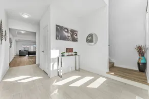 New Luxury Home w/ KING Bed – 5BR Near the Falls - Image 2