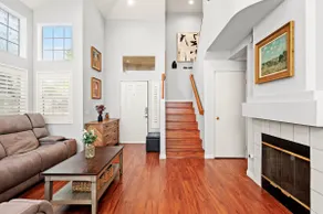 Spacious 6Beds House•Near Airport, Colleges&Expo - Image 3