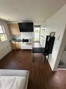 Studio with bathroom & balcony - Image 4