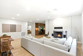 Waterfront Group Retreat: 5 Baths, 2 Full Kitchens - Image 3