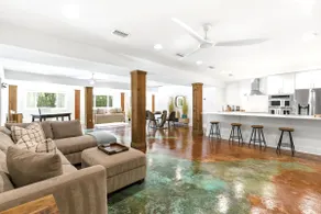 Waterfront Group Retreat: 5 Baths, 2 Full Kitchens - Image 5