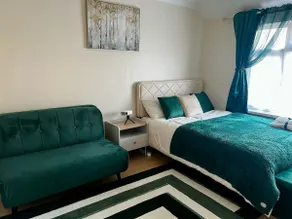Luxurious Cozy London Holiday Home - Image 5