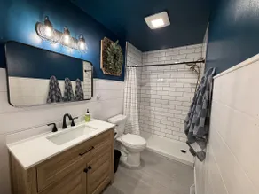 Fresh Remodel-Sleeps 4-Comfy Furniture-In Town - Image 4