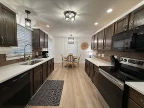 Fresh Remodel-Sleeps 4-Comfy Furniture-In Town - Image 2