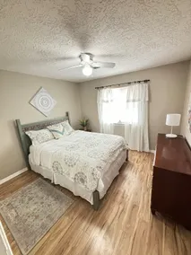 Cozy 3BR home w/ Spacious Yard - Image 3