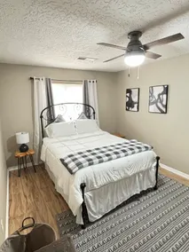 Cozy 3BR home w/ Spacious Yard - Image 4