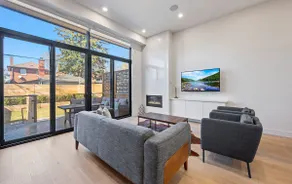 Luxury Designer Home - 4 BDR - 10 min to Downtown - Parking - Image 2