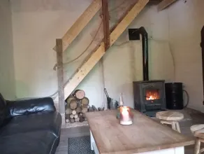 Cabin with pond - Image 5