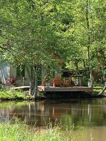 Cabin with pond - Image 2