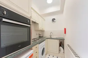 Stylish Upper Berkeley St Studio W1H Sleeps 4 - Image 5