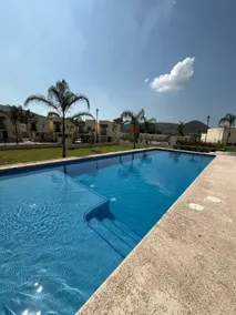 Family home, South of the City, pool access - Image 2