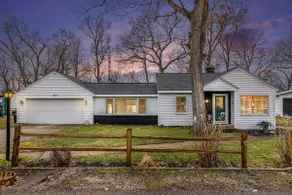 80s House! Stylish/FencedYard/Gameroom/5minDwntnGR - Image 2