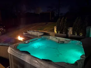 HOT TUB! Free Souvenir! LAKE Access at Beaver Lake - Image 3
